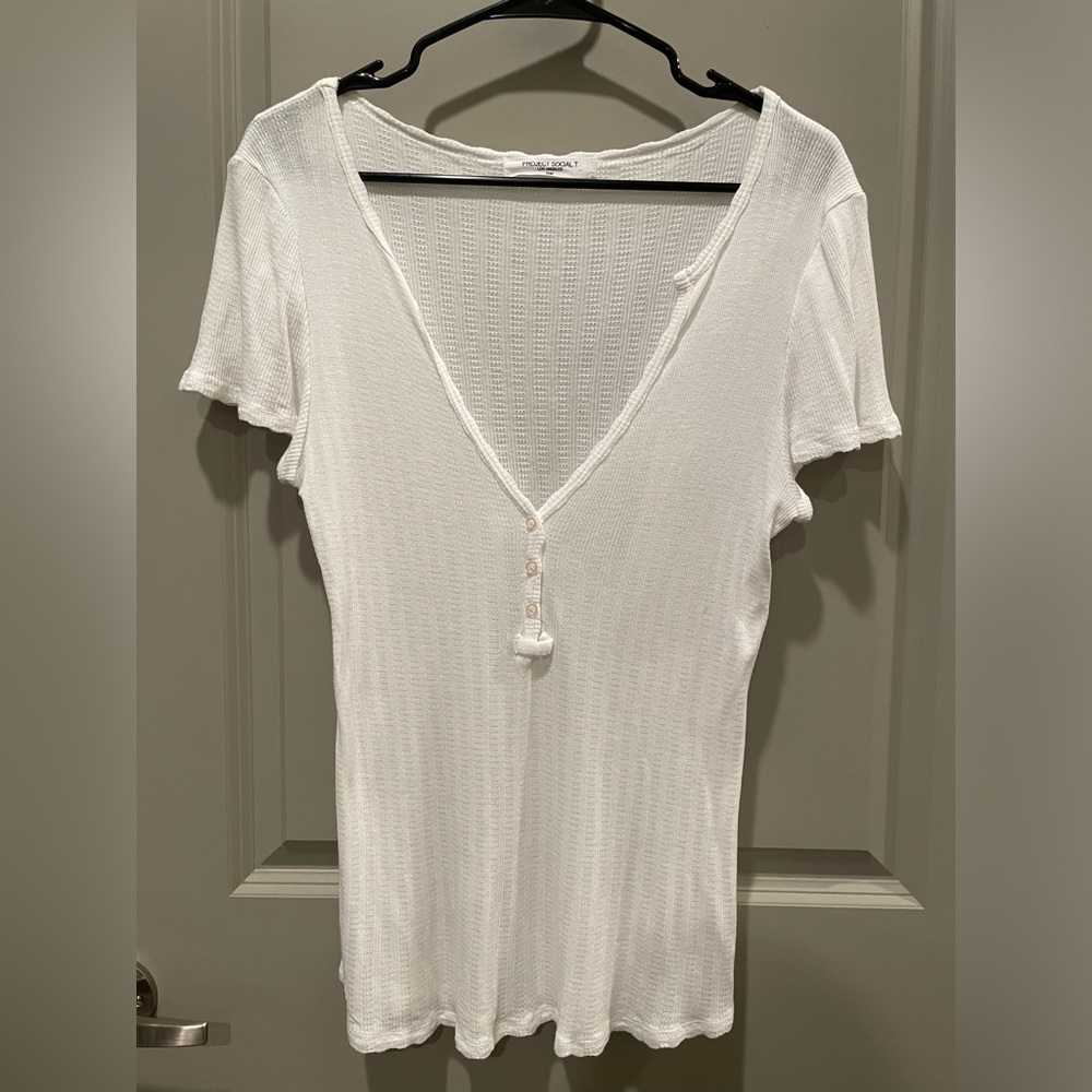 Project Social T women’s large white v-neck buttoned top